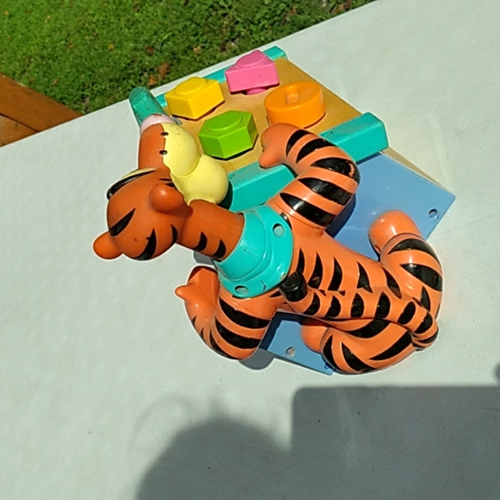 π Tigger & Winnie The Pooh Toy Tool Box 2000 π― - Picture 3 of 16